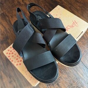 Size 8 Euro soft sandals